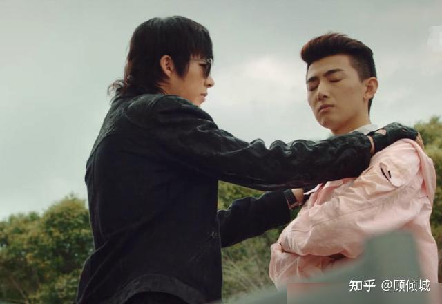 盗墓笔记解雨臣为什么这么帮助吴邪他为什么叫小花