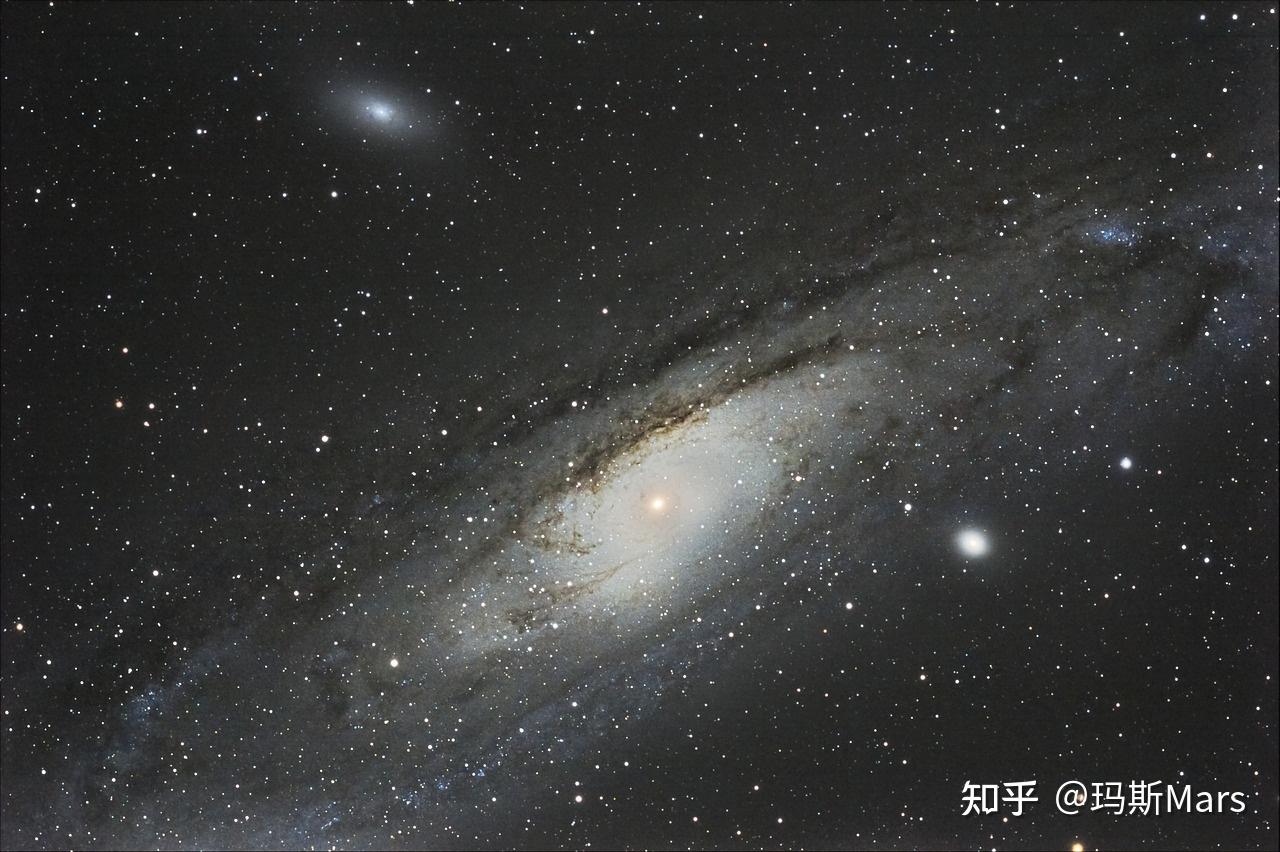 小朋友看百科全书到处找m78星云坚信有还住着很多奥特曼该如何和他