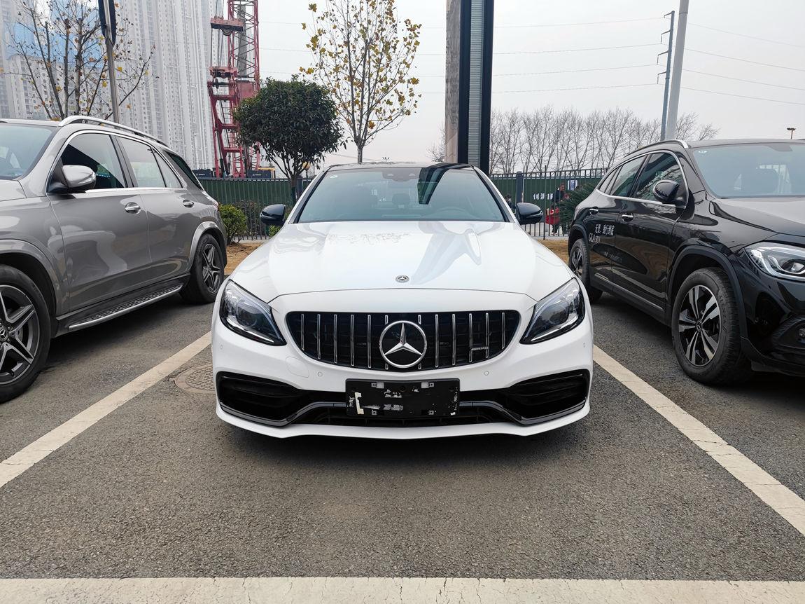 寻觅多时而不可得的末代v8奔驰c63amg白色交付湖南客户