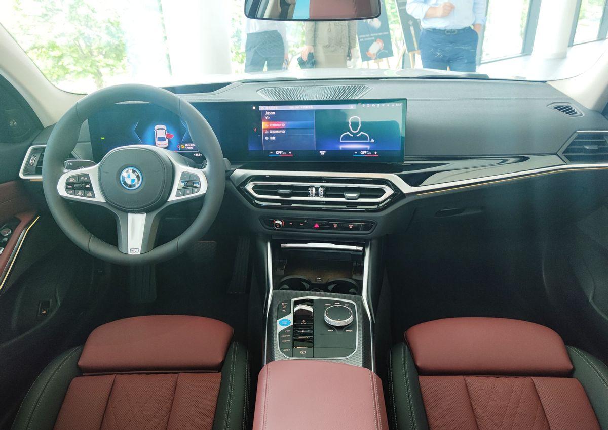 实拍解析宝马i3曲面屏空气悬挂比特斯拉更香