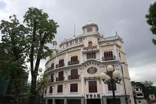 天气太热了,在太阳底下行走简直很快被焗熟,喝了一杯佛手苏打降温