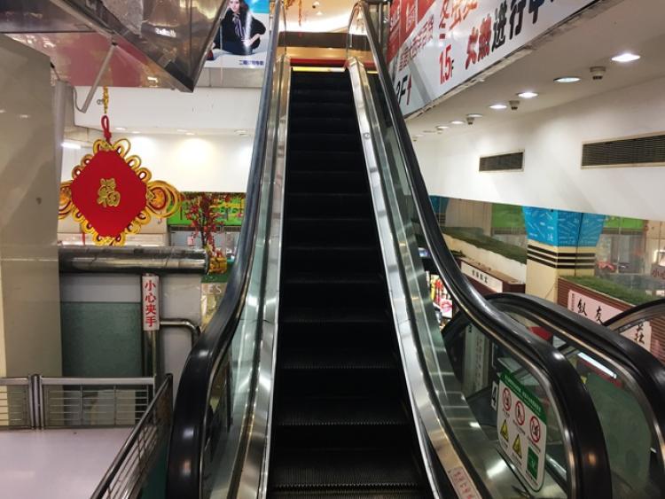 再往里走,便能看到全貌,为什么说是全貌,那是因为整个大西洋百货真的