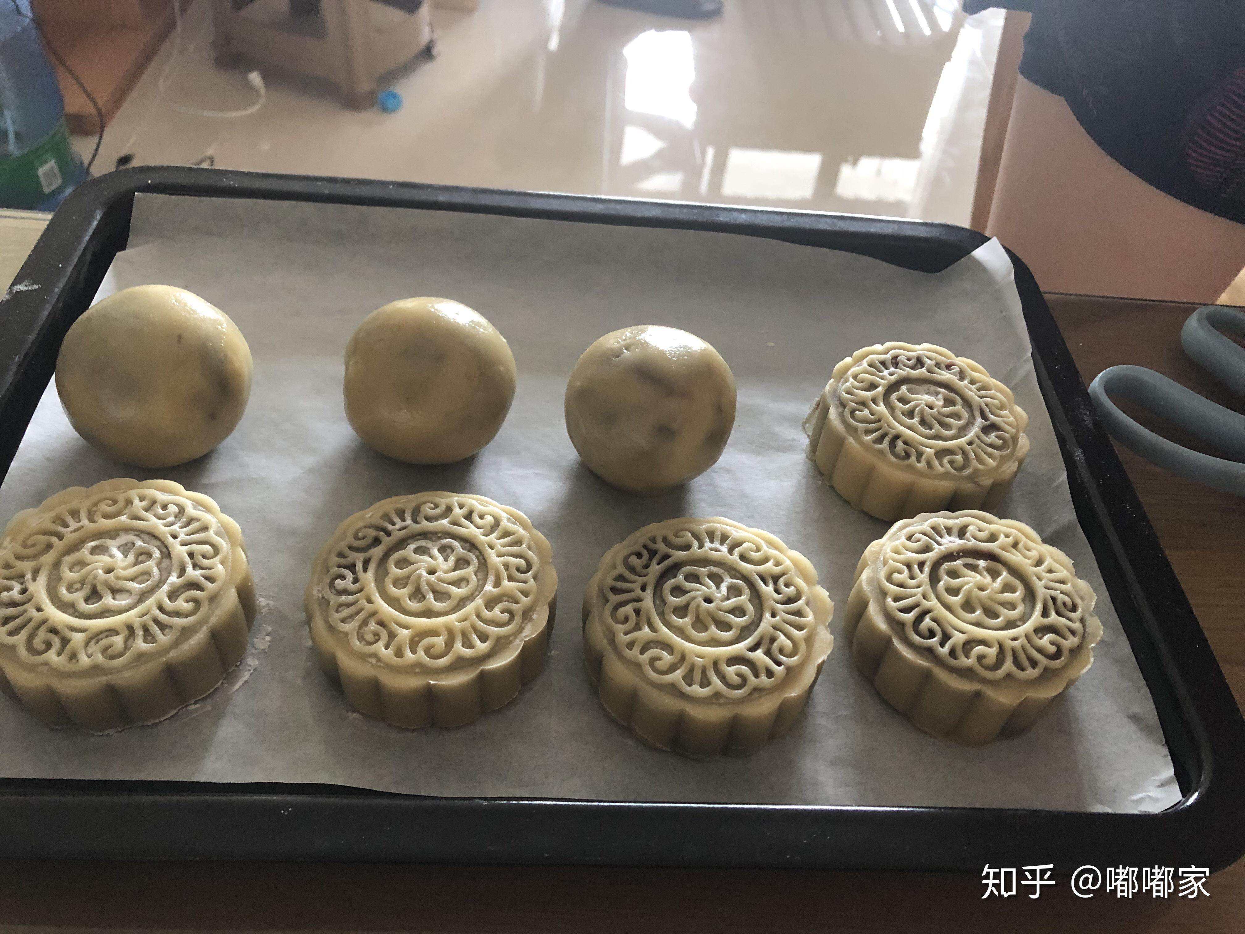 溫度根據烤箱脾性需稍作停留,不可太高或太低,具體溫度需烤時自己掌握