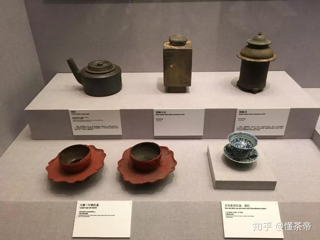 博物馆藏 元代茶具 /明代高濂的《遵生八笺》说,姜铸的铜茶炉是: 