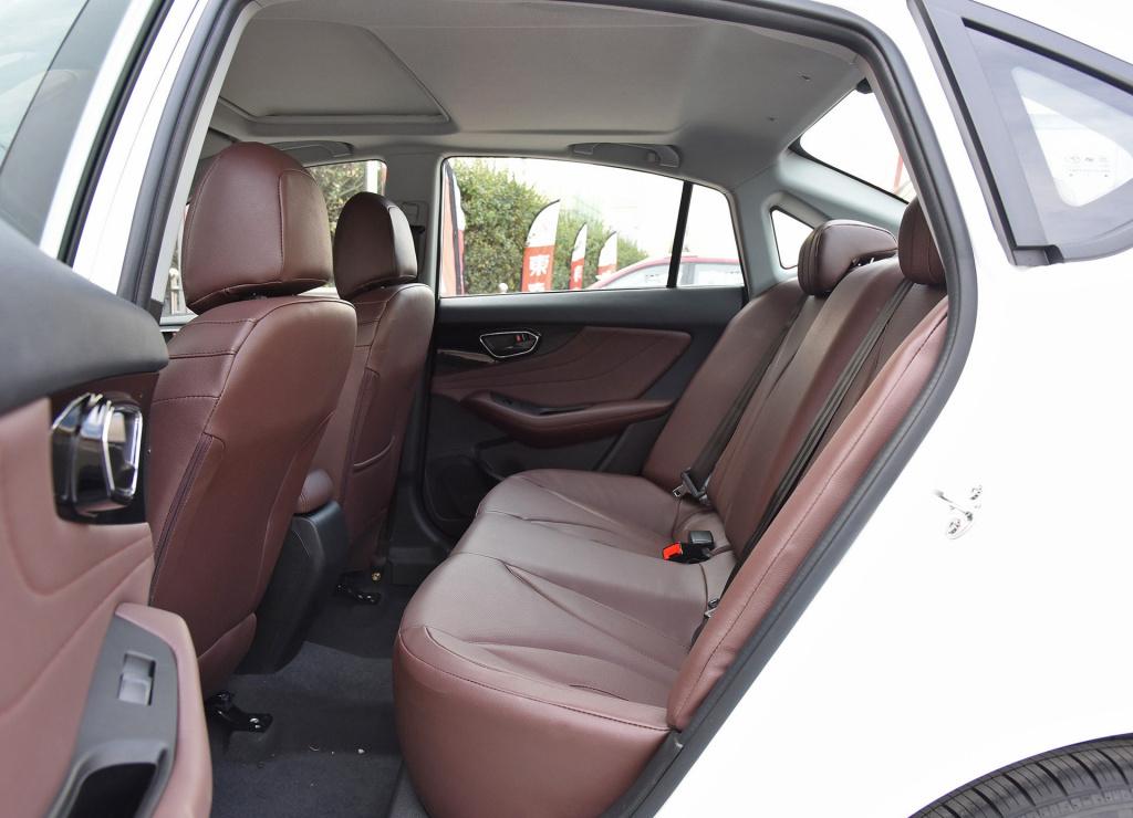 7万块买台东南a5翼舞自动挡四轮独悬配三菱的发动机