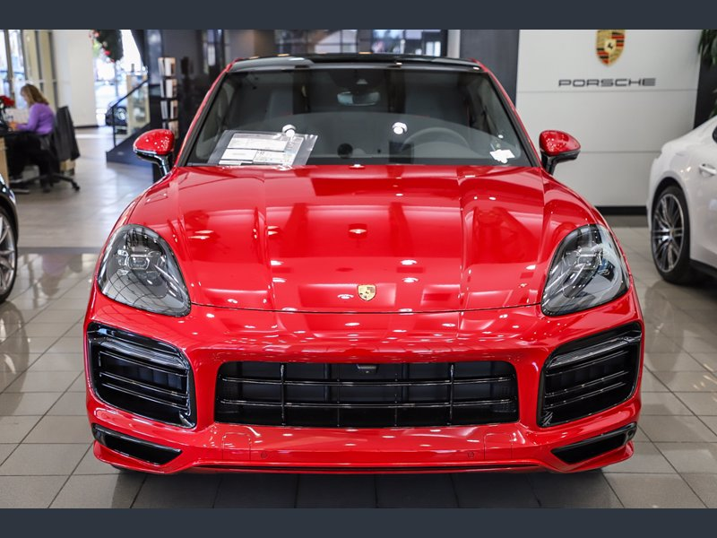 新款保时捷卡宴造型非常霸气很有性能范红色车漆十分骚气