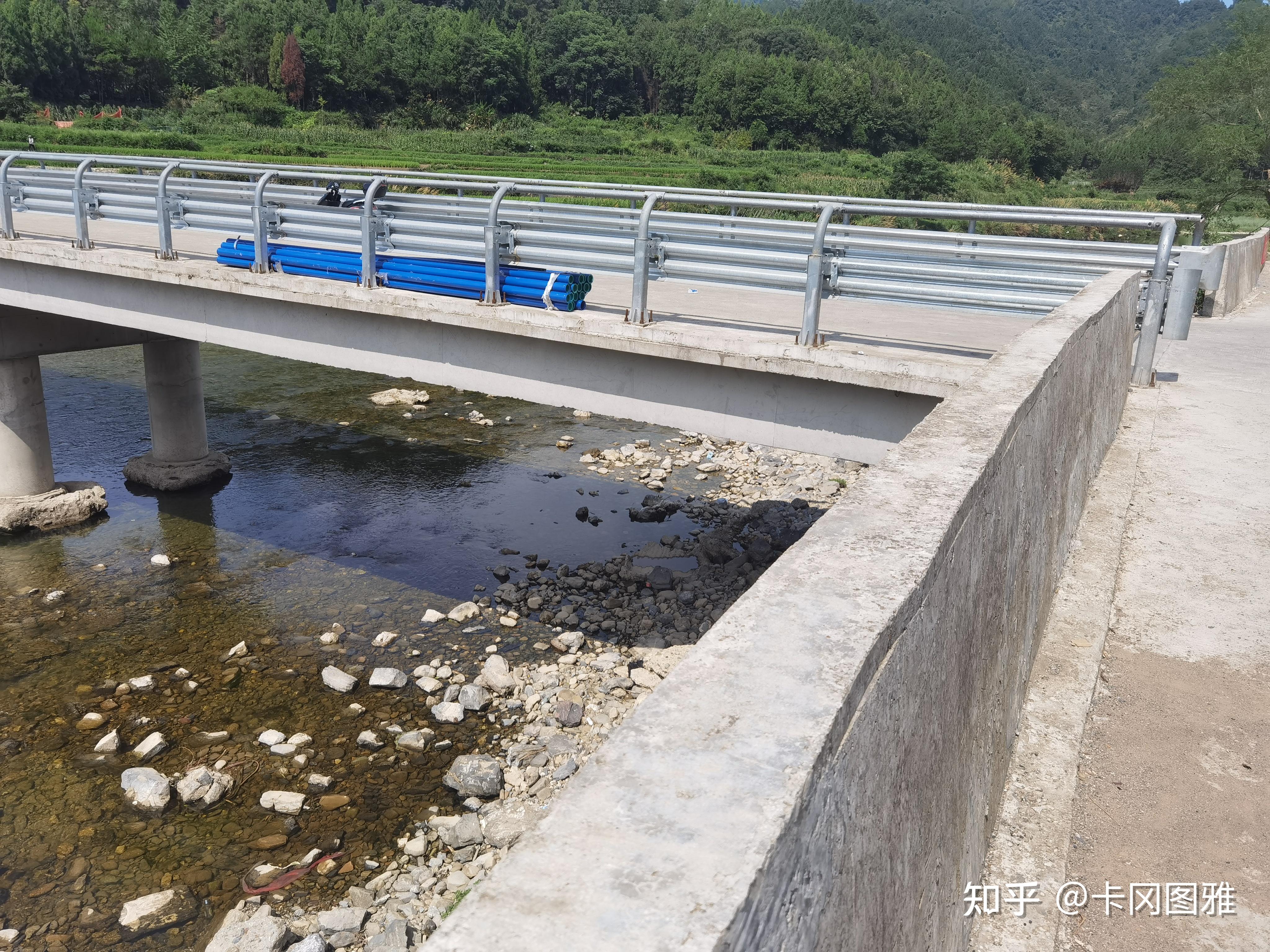 华中某县河道治理考察