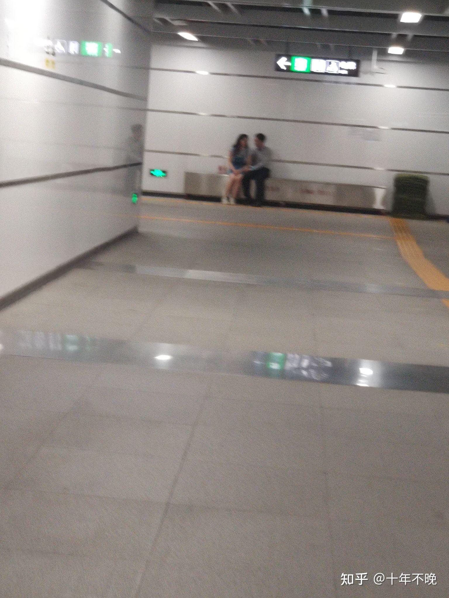 地铁【情侣】 - 写真 - 原色摄影官网