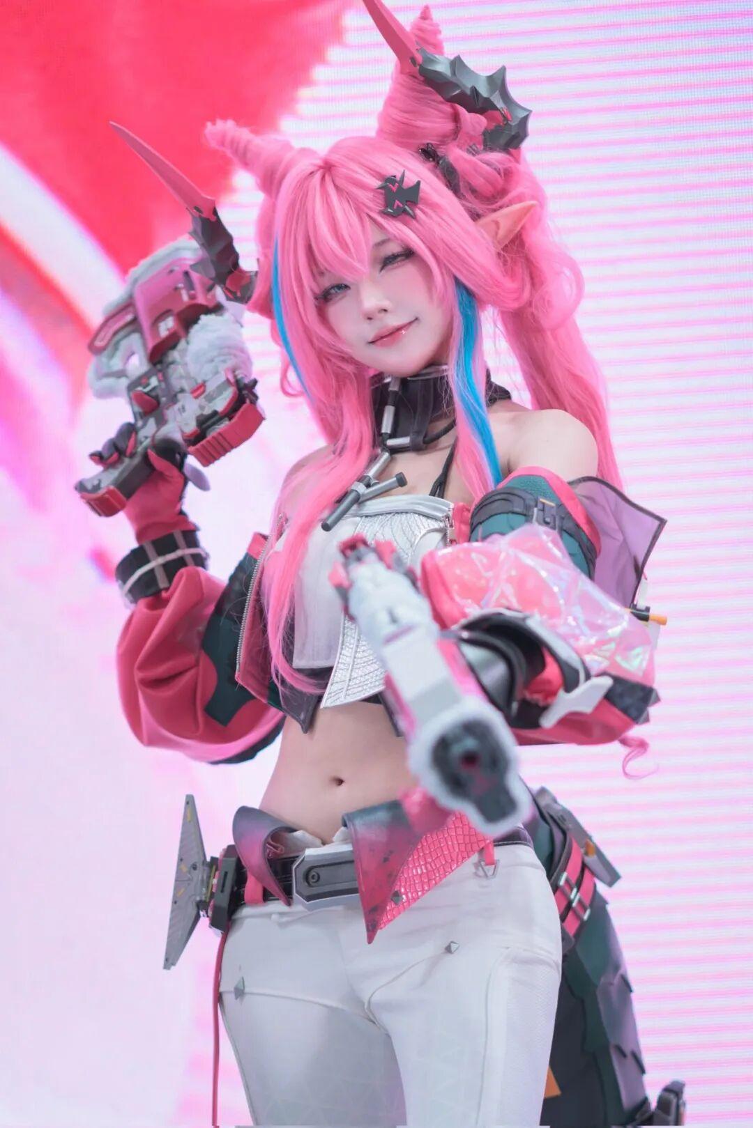 曲线不夸张,却精准命中审美公式。明日方舟终末地 伊冯cos - 知乎