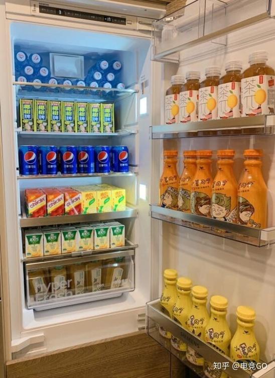 的装修照片,来ob别的不敢保证,吃的用的绝对不丢人,你们看看冰箱里