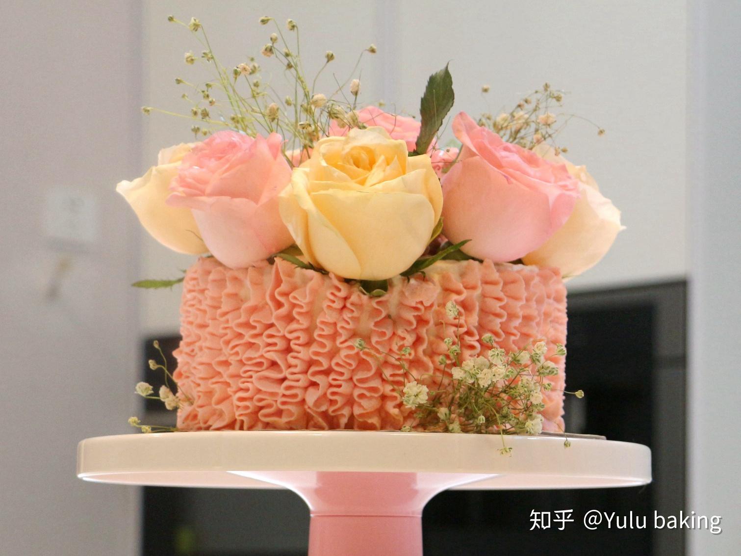 玫瑰花纸杯蛋糕--让玫瑰花在情人节绽放_玫瑰花纸杯蛋糕_Lucy学厨的日志_美食天下