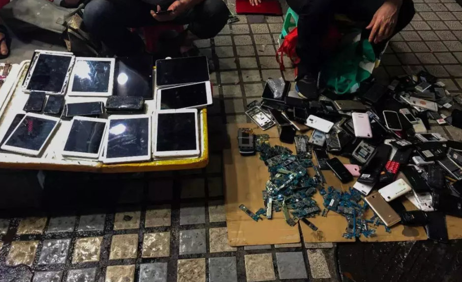 深圳华强北"鬼市"探秘,凌晨开张天亮散场,现已慢慢消失