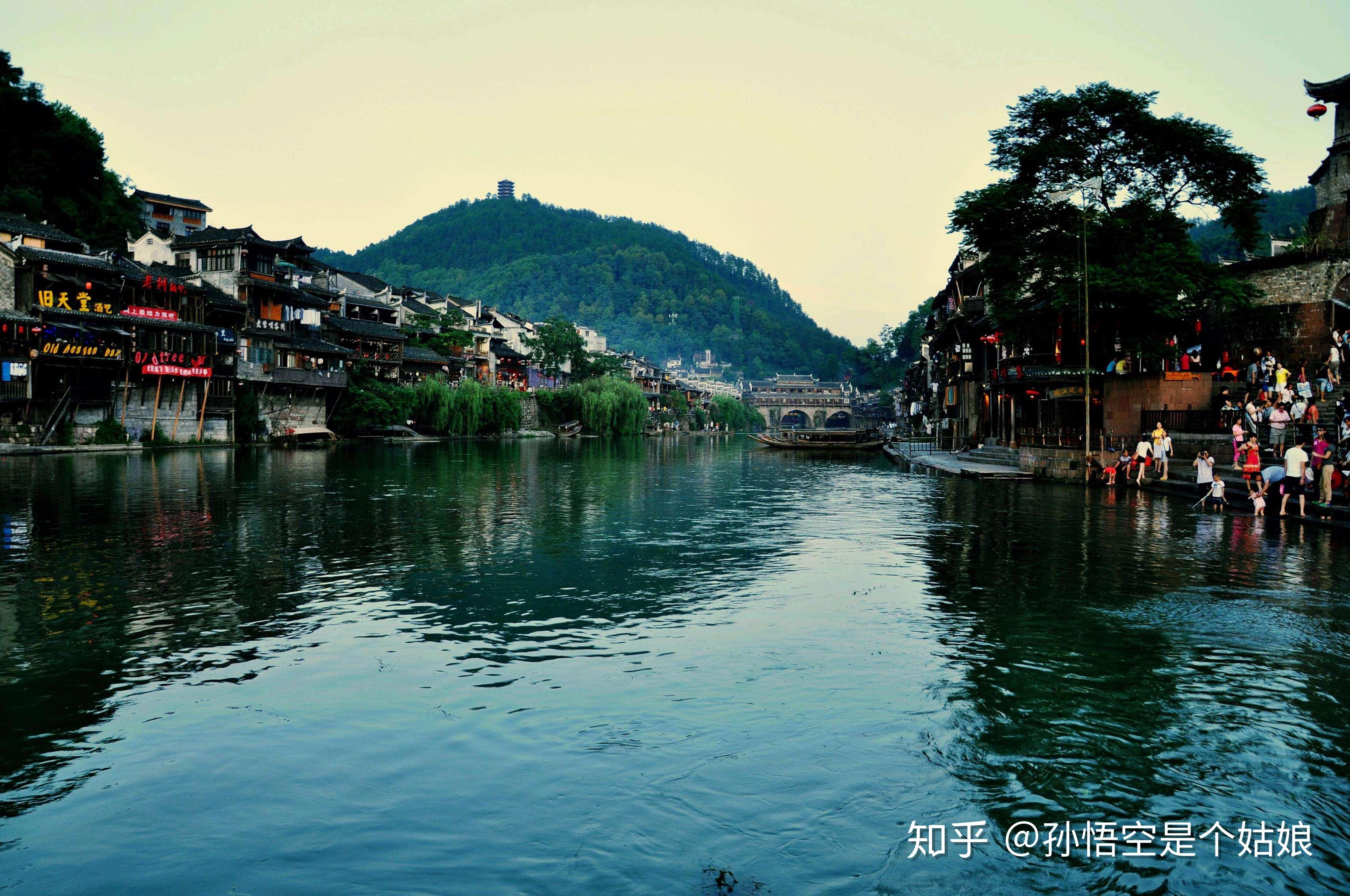 有哪些古色古香的小镇适合小情侣旅游?