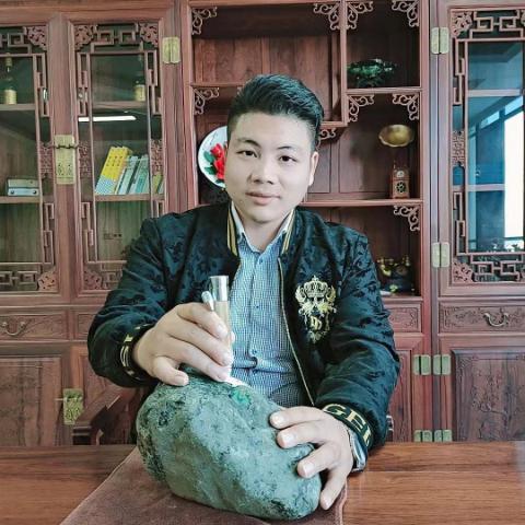 靓点珠宝主播贺毅老师简介