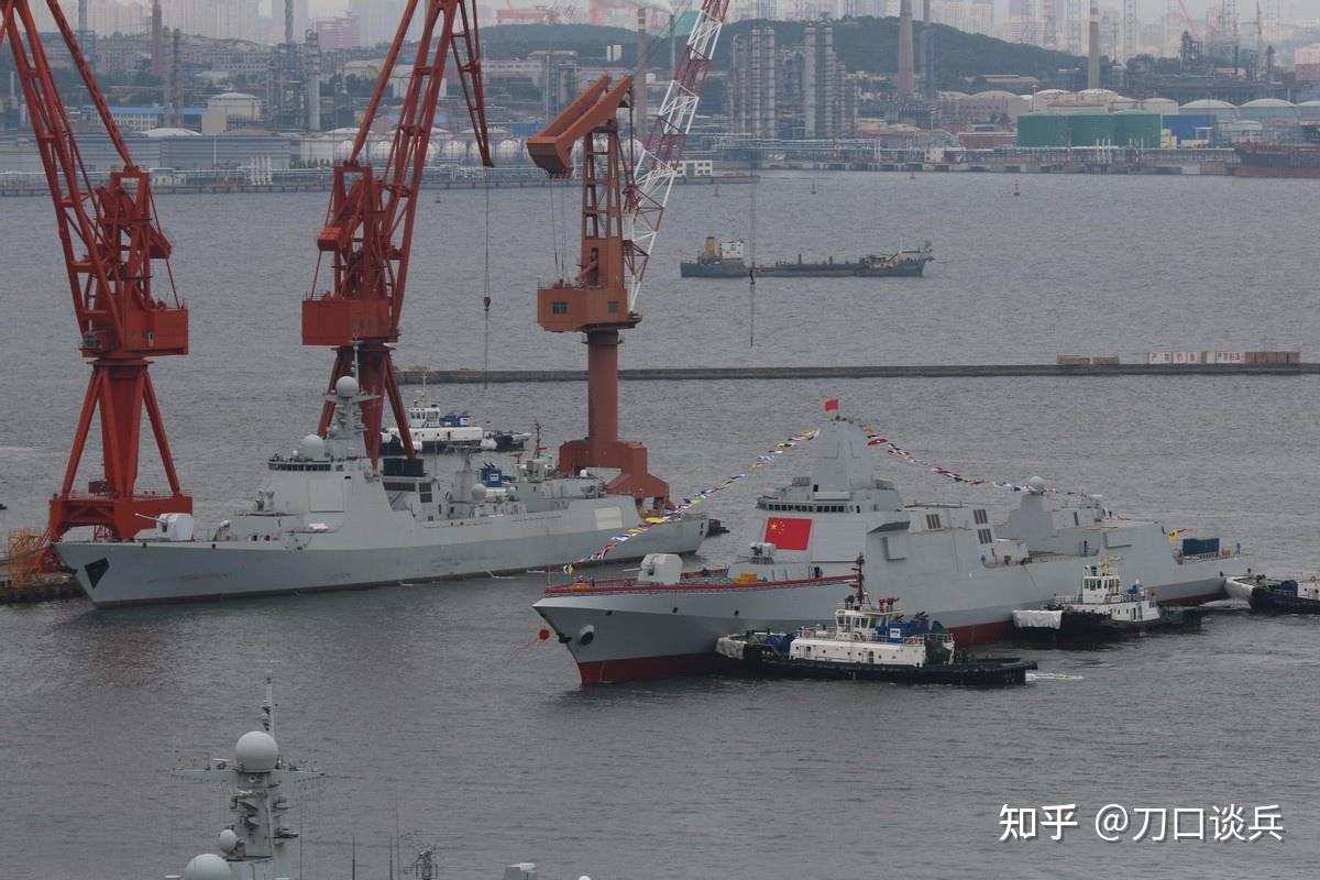 要比旁邊的052d驅逐艦要大很多印度此次之所以對拉薩艦的服役大做文章