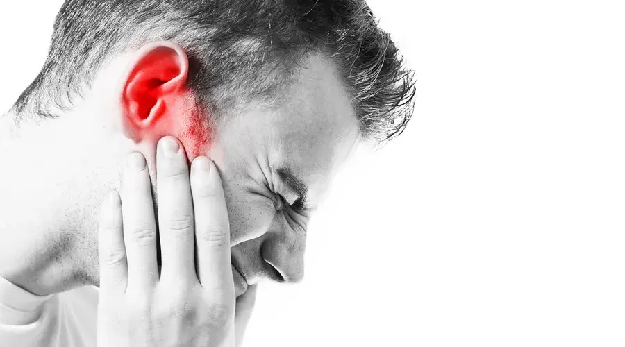 或是ktv嗨歌几小时后会感觉听到的声音变得低沉,耳朵闷闷的,还可有