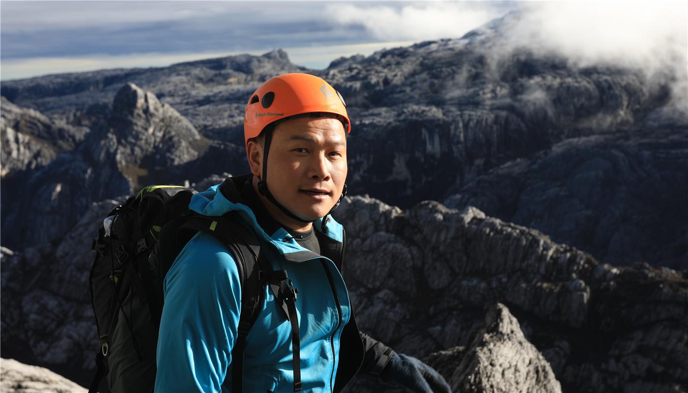 因此孙斌说:登山其实是一件孤独的事情,即使是一群人一起登山,也叫作