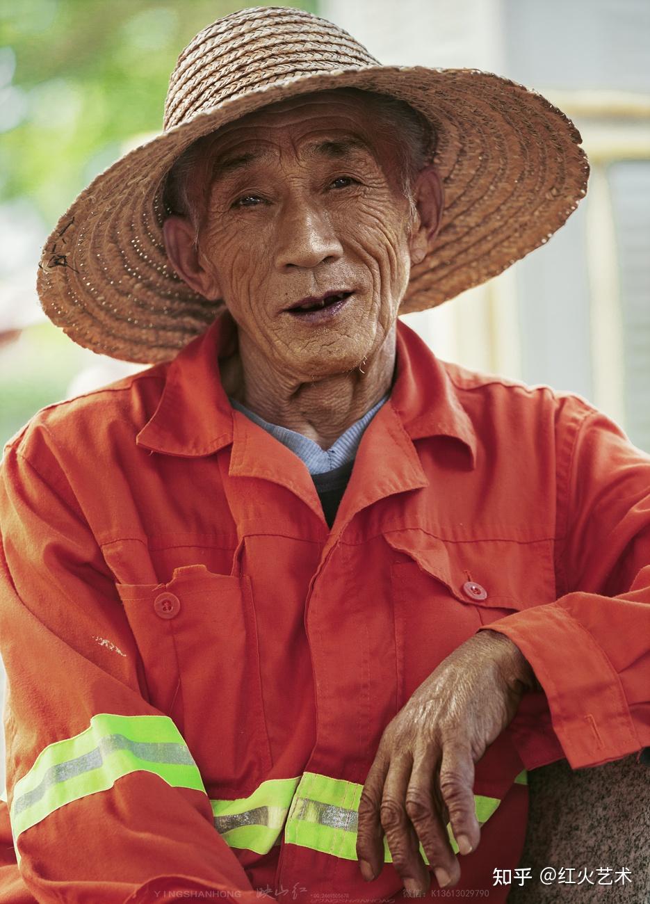 环卫工杨大叔和映山红摄影师的故事