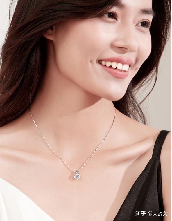 项链怎么买便宜又好看 v2-5e26d79dc038bc1b33fbe274f8f01cae_r.jpg