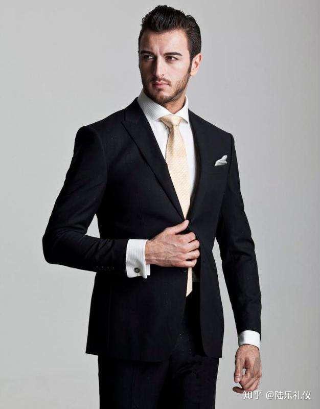 一定要学的男士的西装礼仪