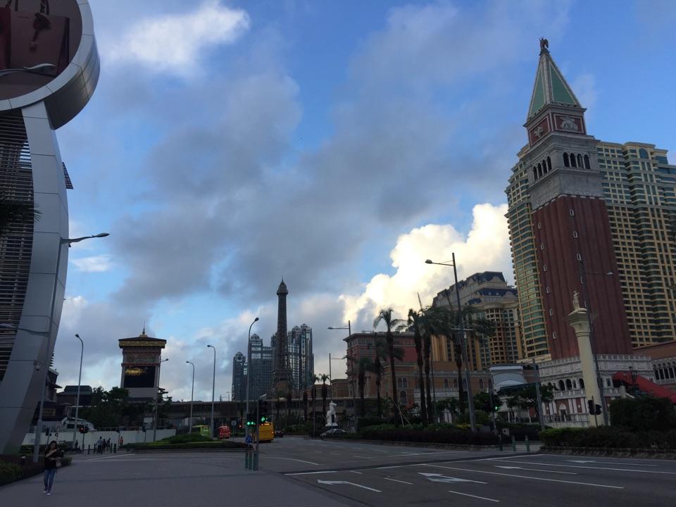 我是大二女学生,我的男友因赌博输了 40 多万肄