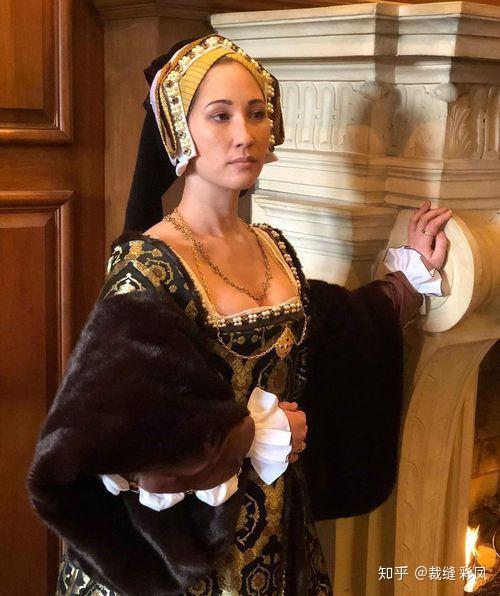 文艺复兴传统英国贵妇装