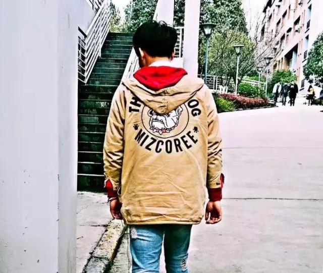 90后大学生将阴暗简陋的房子做到民宿界的百