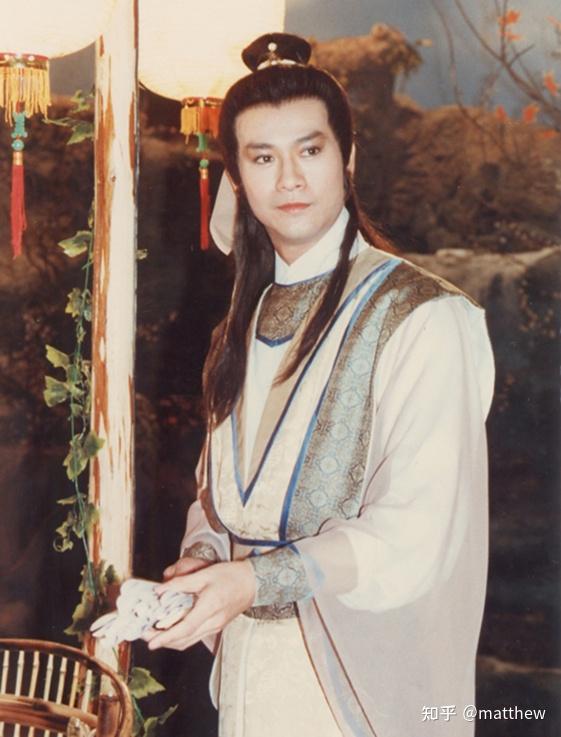 香港男星郑少秋曾演过《书剑恩仇录》,《楚留香》,《戏说乾隆》等等影