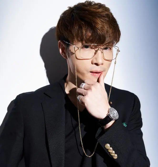 帝师公开透露自己收入一年赚了一个小目标主播这么赚钱