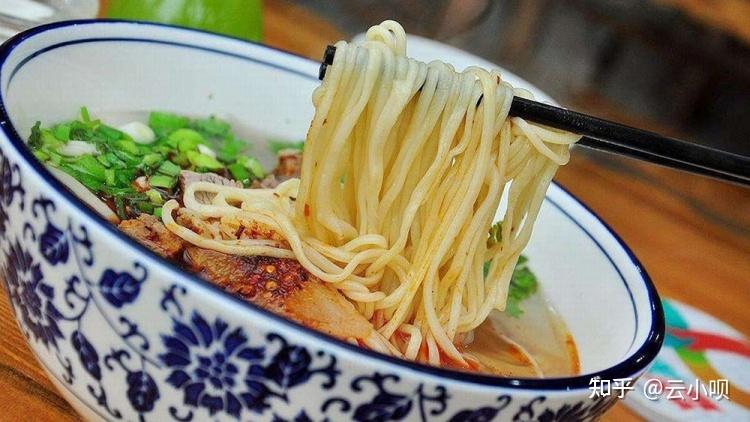 中国第一面，独特风味与多彩配料的代表性美食——兰州拉面 - 知乎
