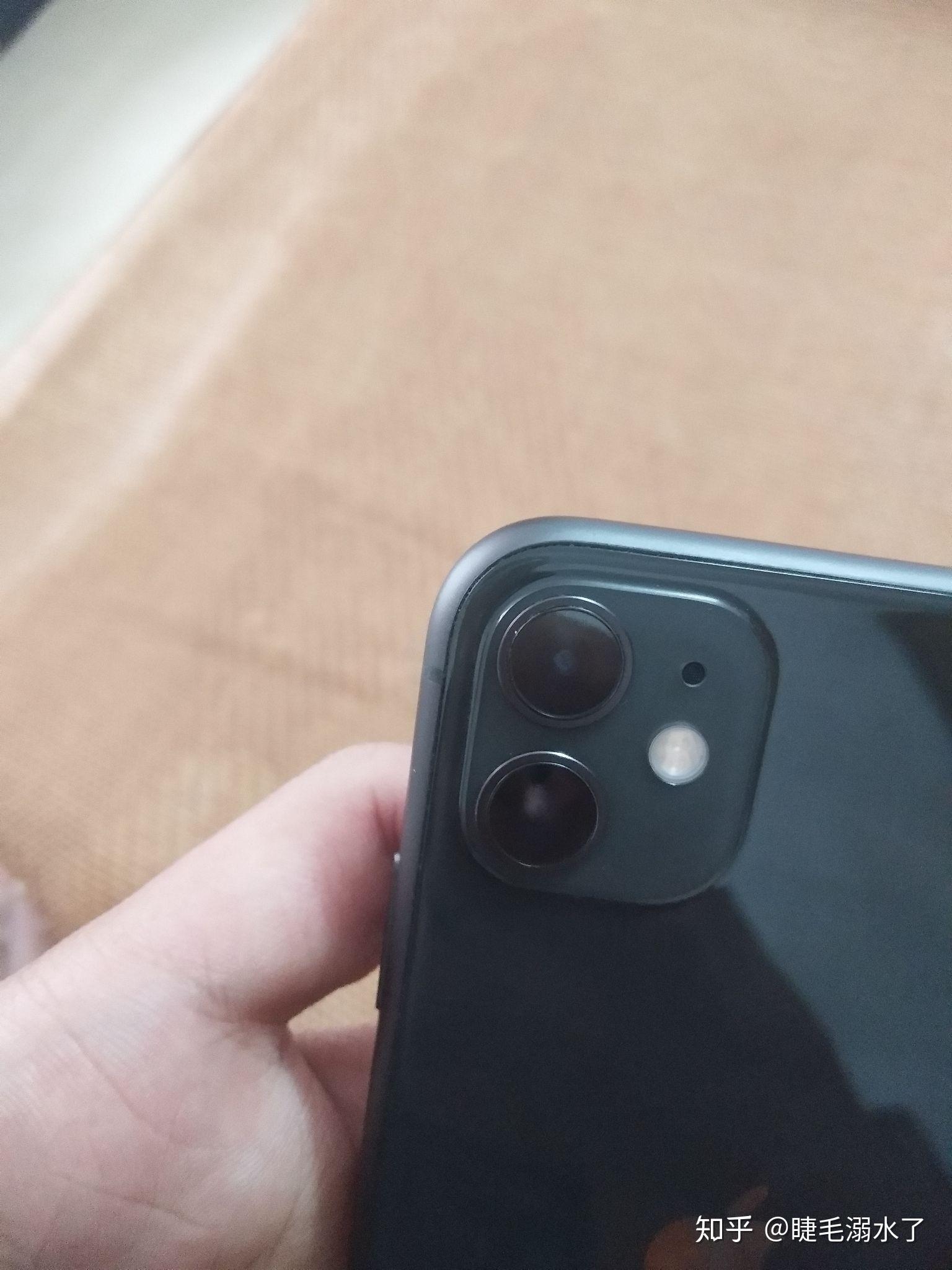 今天下午京东买的iphone11到货外观有瑕疵摄像头点状掉漆开机未激活