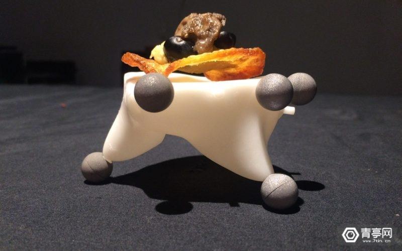 著的《未来主义食谱》,主旨是利用现代创新技术来变革享用食物的方式