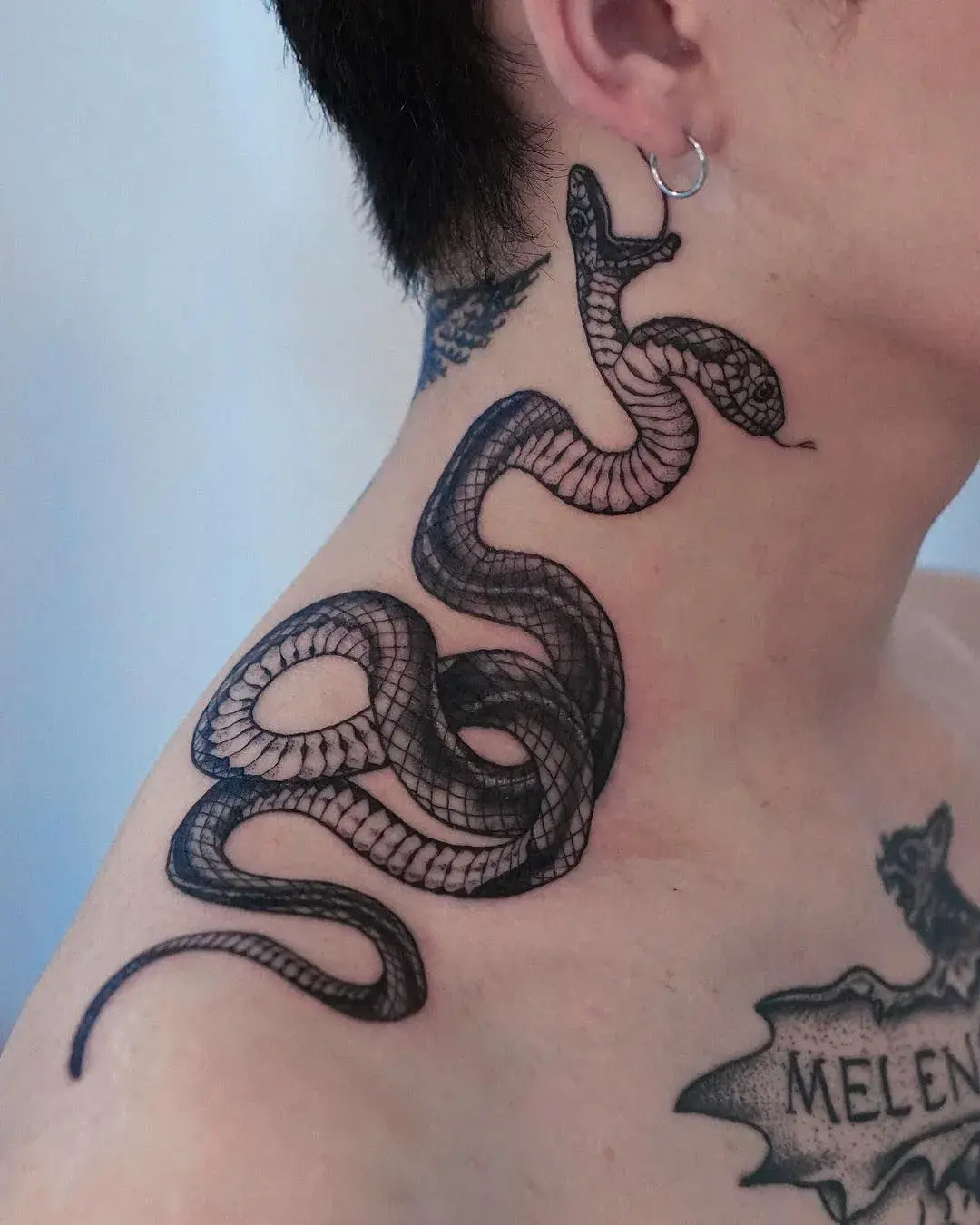 OMG！💥蛇纹身素材作为侧腰纹身太好看了！ - 知乎