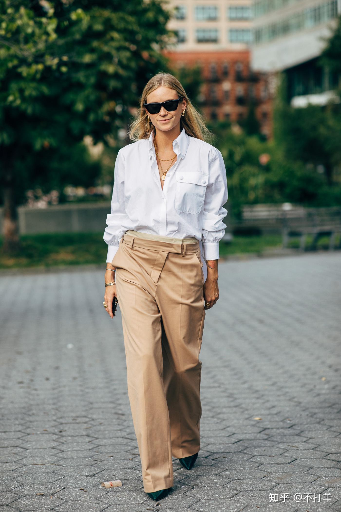 look 1:超大oversized白衬衫 卡其色阔腿裤 系带高跟鞋肯达尔·詹娜