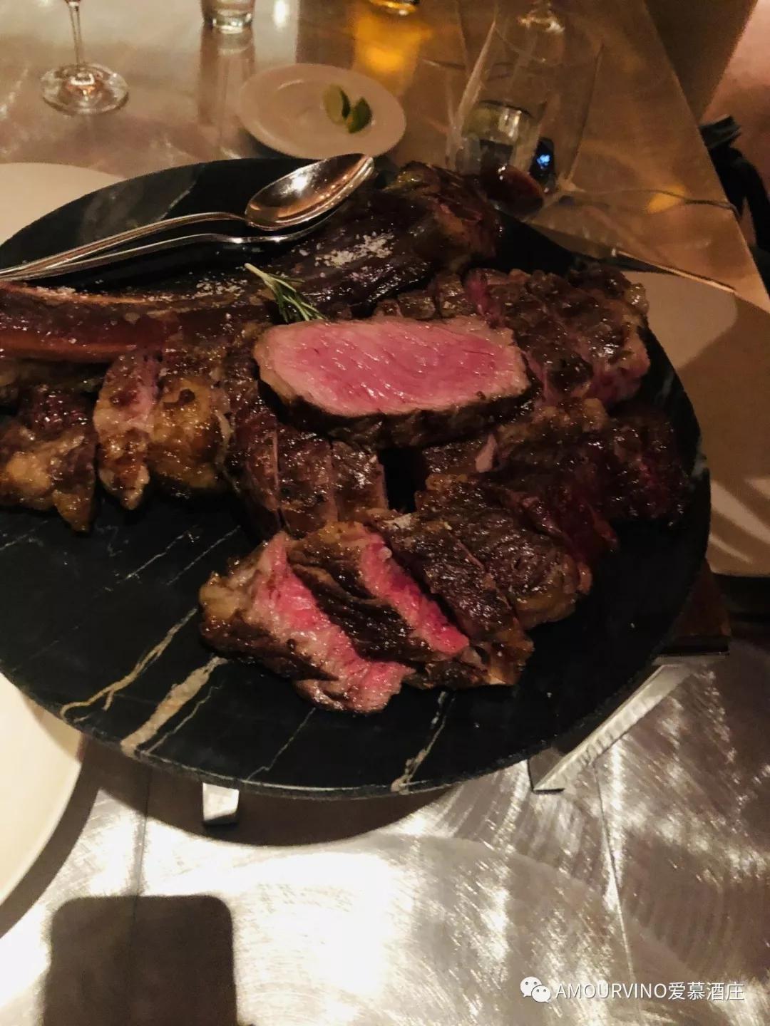 重新定义牛排这是一家奇妙的西班牙式料理餐厅