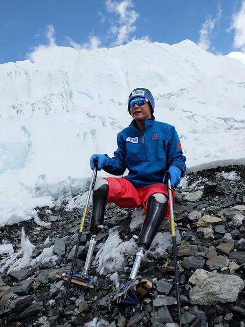 硬核大爷夏伯渝为实现梦想无尽攀登