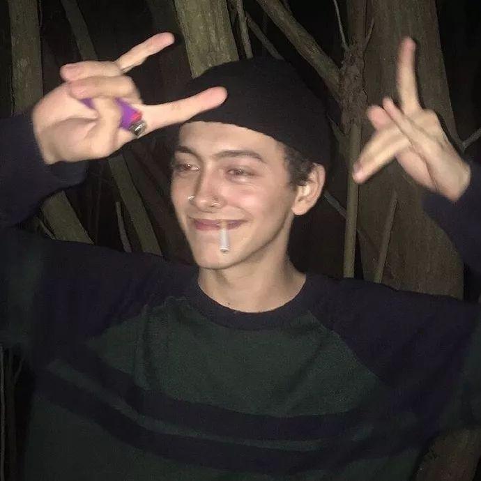 有哪些笑的很好看的男生图片可以当头像