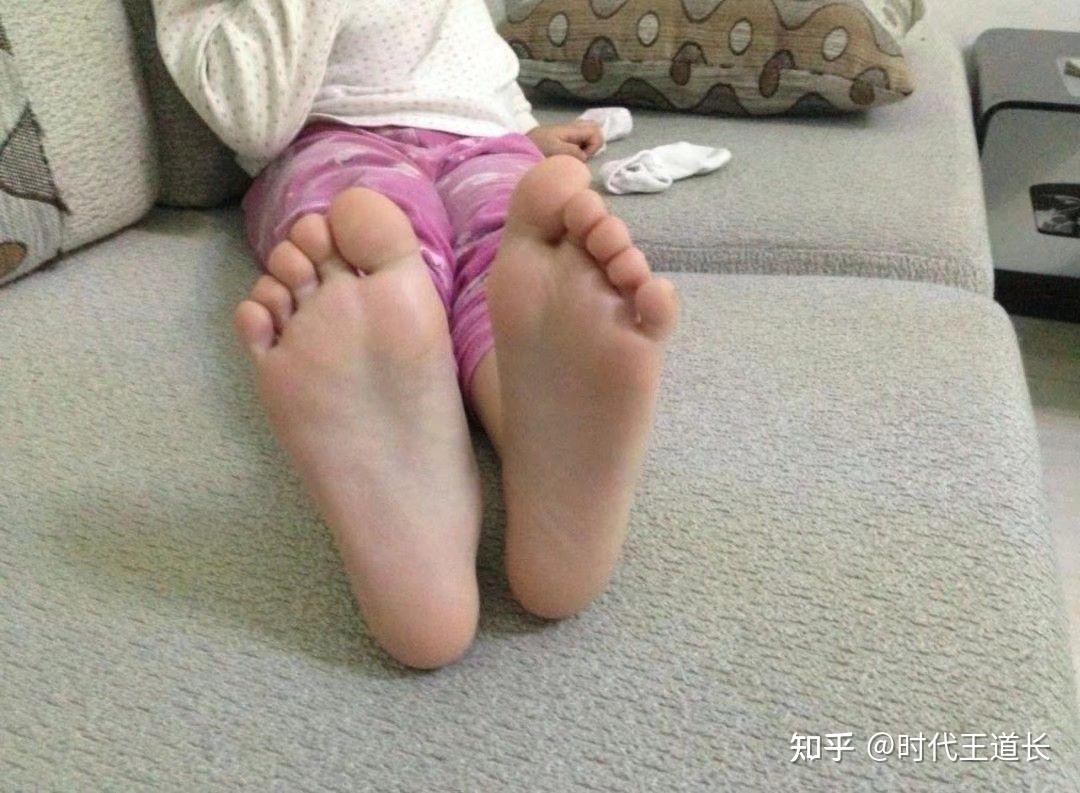 小表妹的嫩脚丫