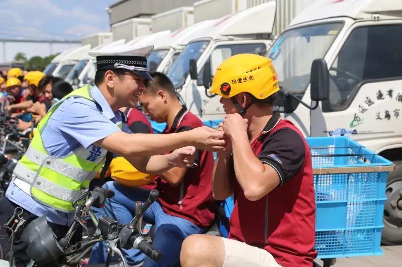 尋找最美義警吳敬平做一名人民群眾信賴的交通警察