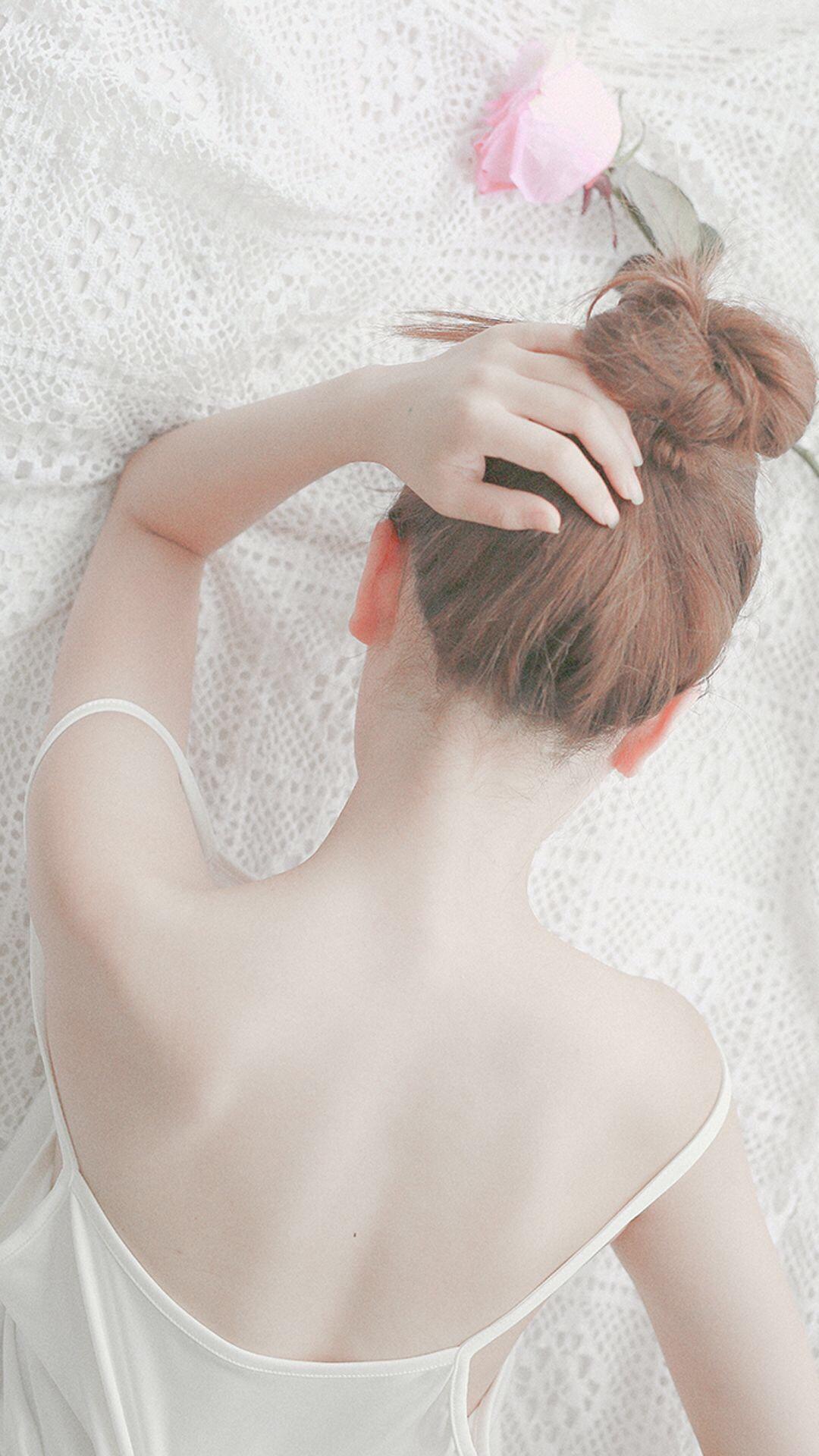 有哪些耐看的露背女生壁纸