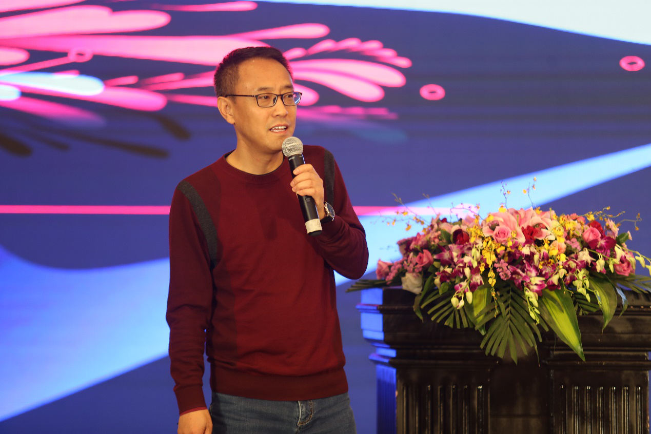 兼具魅力与情怀的慧算账创始人兼ceo张述刚先生为盛会致辞,其以"舍命