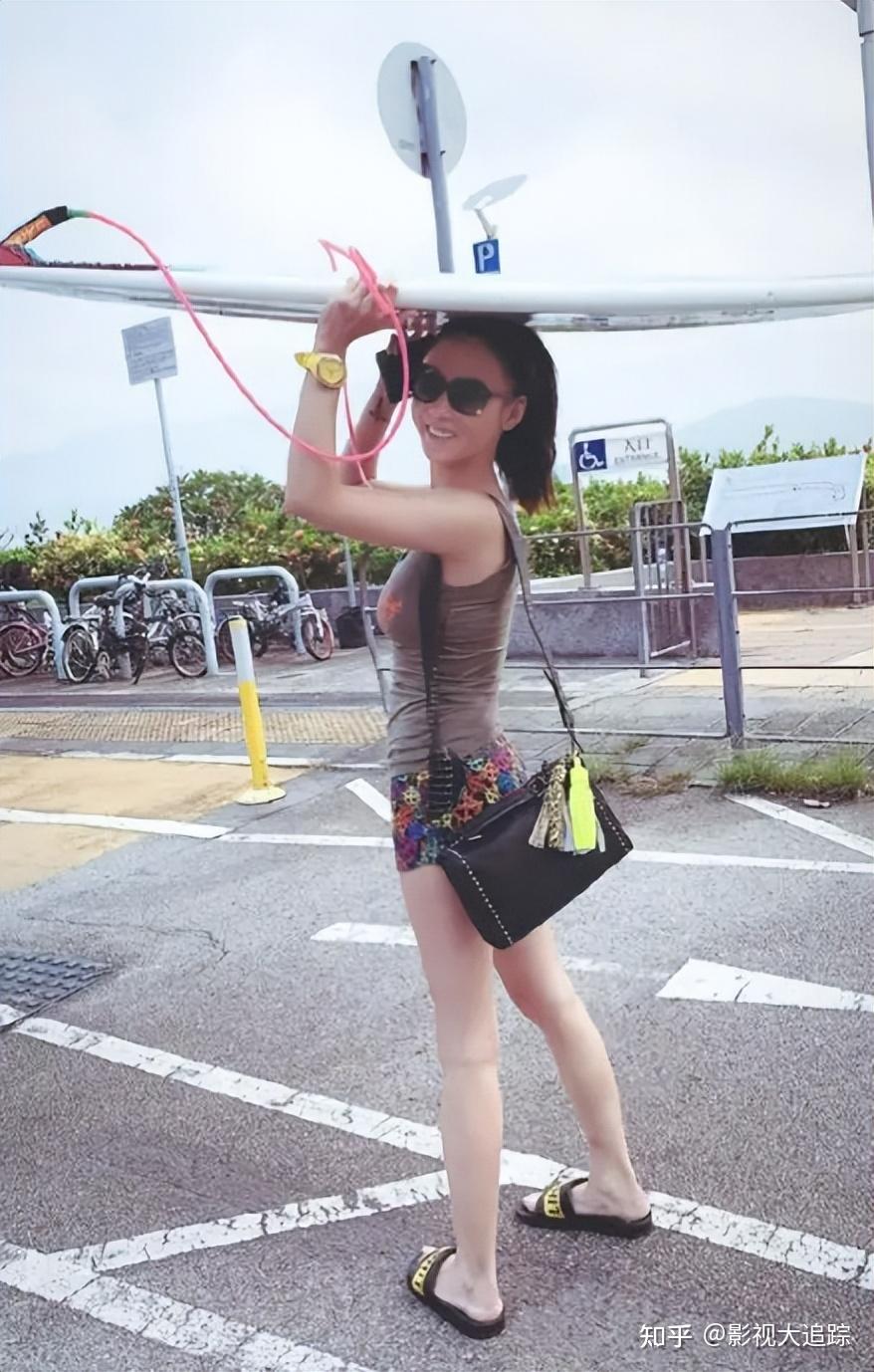 岁张柏芝晒吊带游泳照,穿太少遭严重晒伤,两边肩膀大面积通红 - 知乎