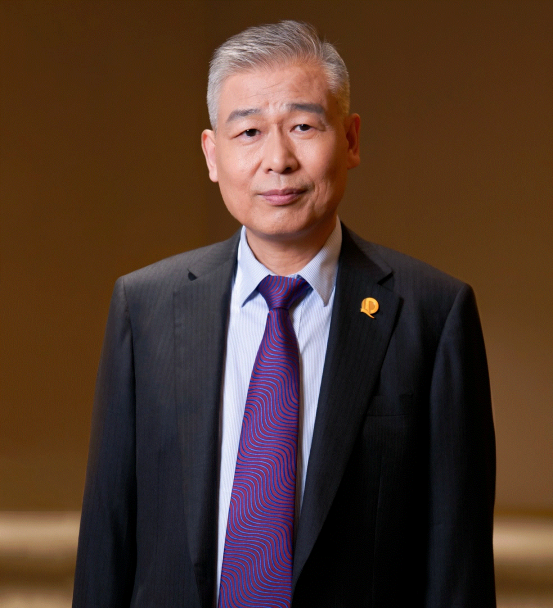 恒大地产信任董事长赵长龙在去年9月,赵长龙被委任为恒大物业的董事长