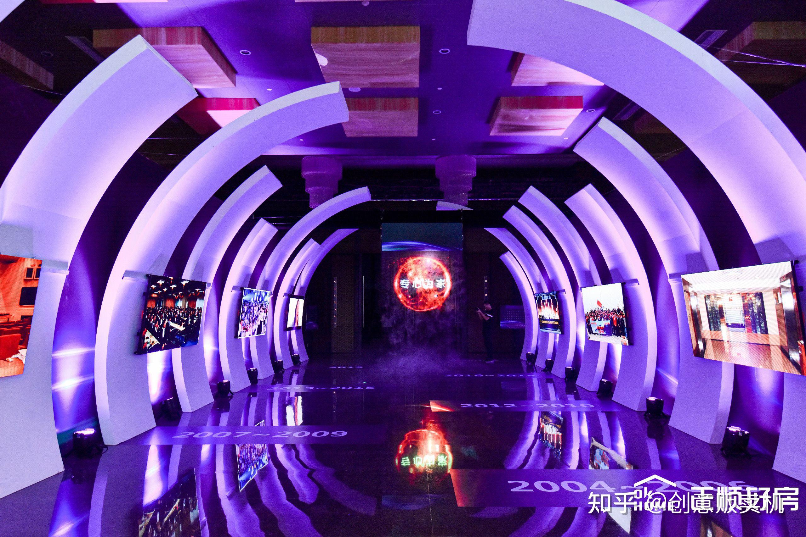 小岳创意点亮活动   专业执行会务全息投影迎宾 全息雾幕全息logo旋转