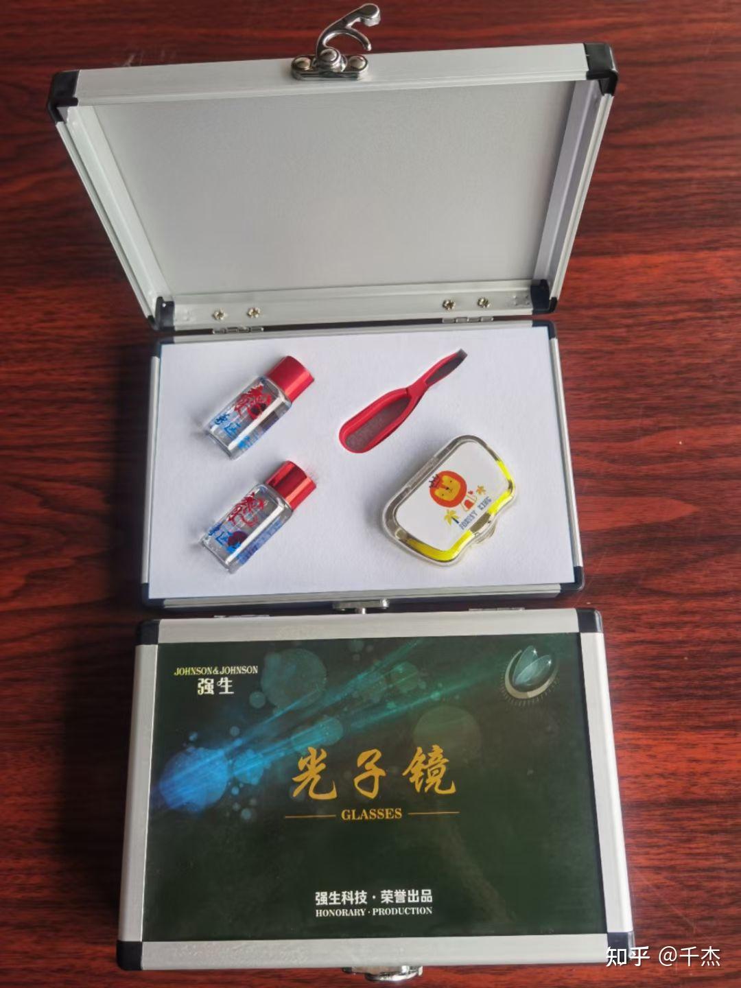 第一种:记号牌,有密码和白光,前者密码是厂家在印刷时每张牌都有特定