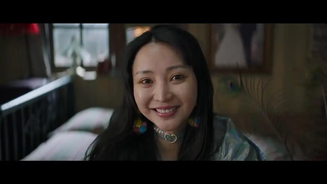 都说受益人是柳岩穿衣服的一部电影但其实只是本色出演