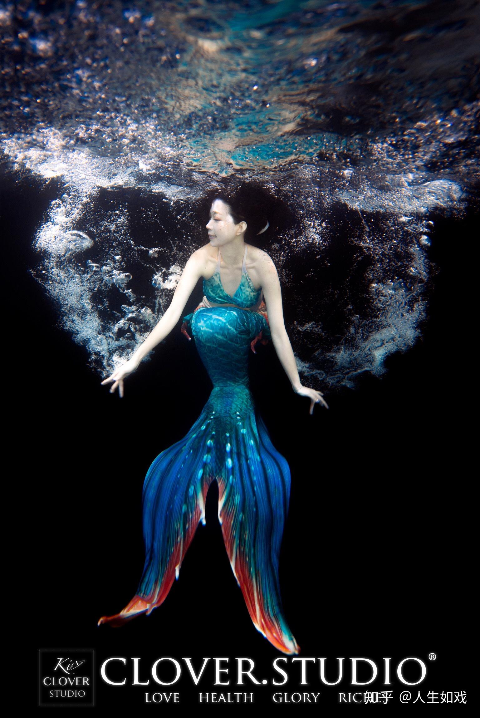 美人鱼水底拍摄