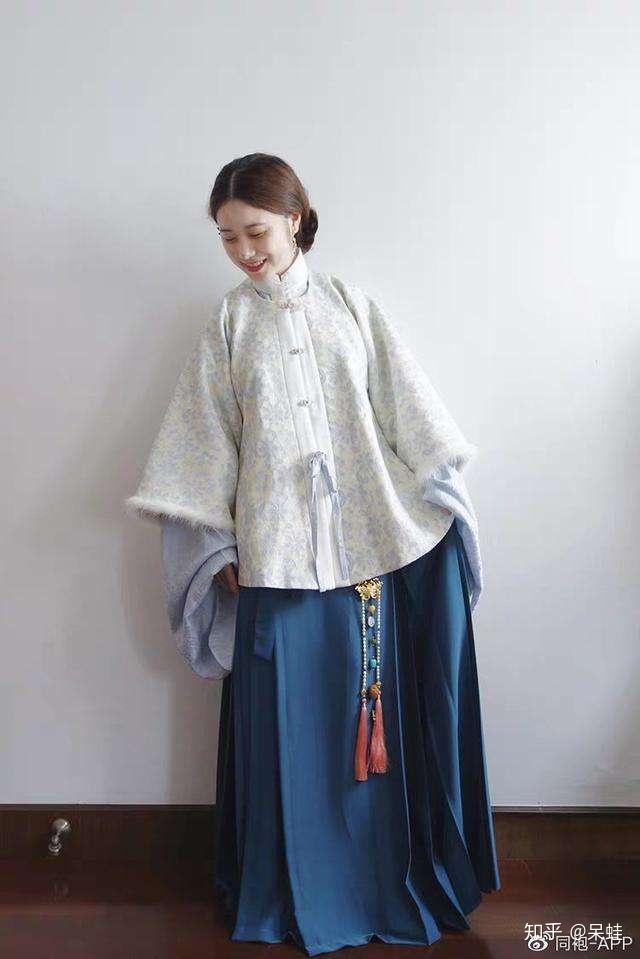 古代人穿的长袍是不是裙子