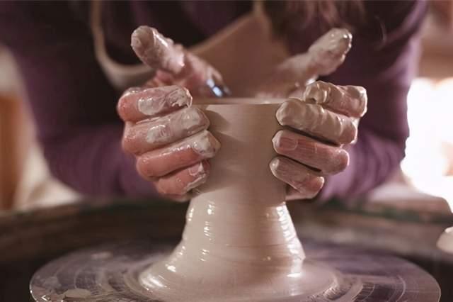 与泥邂逅丨拉胚陶艺传承千年的古艺手工