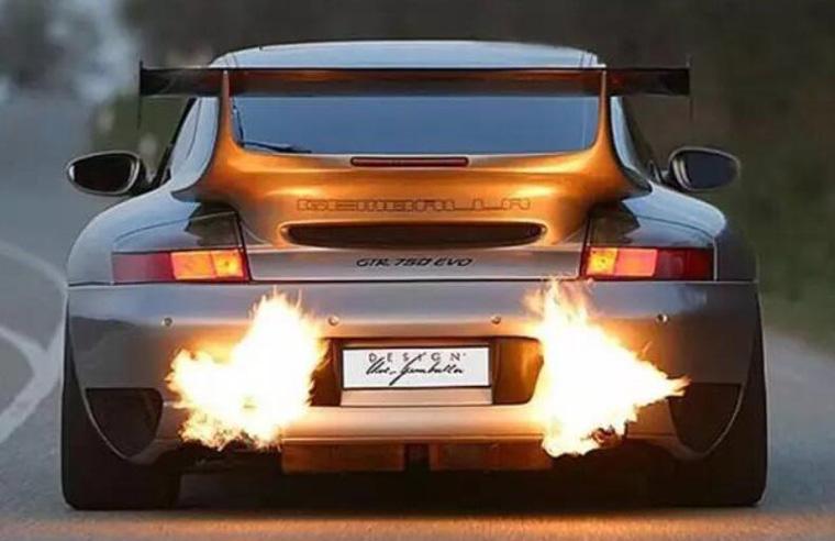 汽车排气管喷火是咋回事